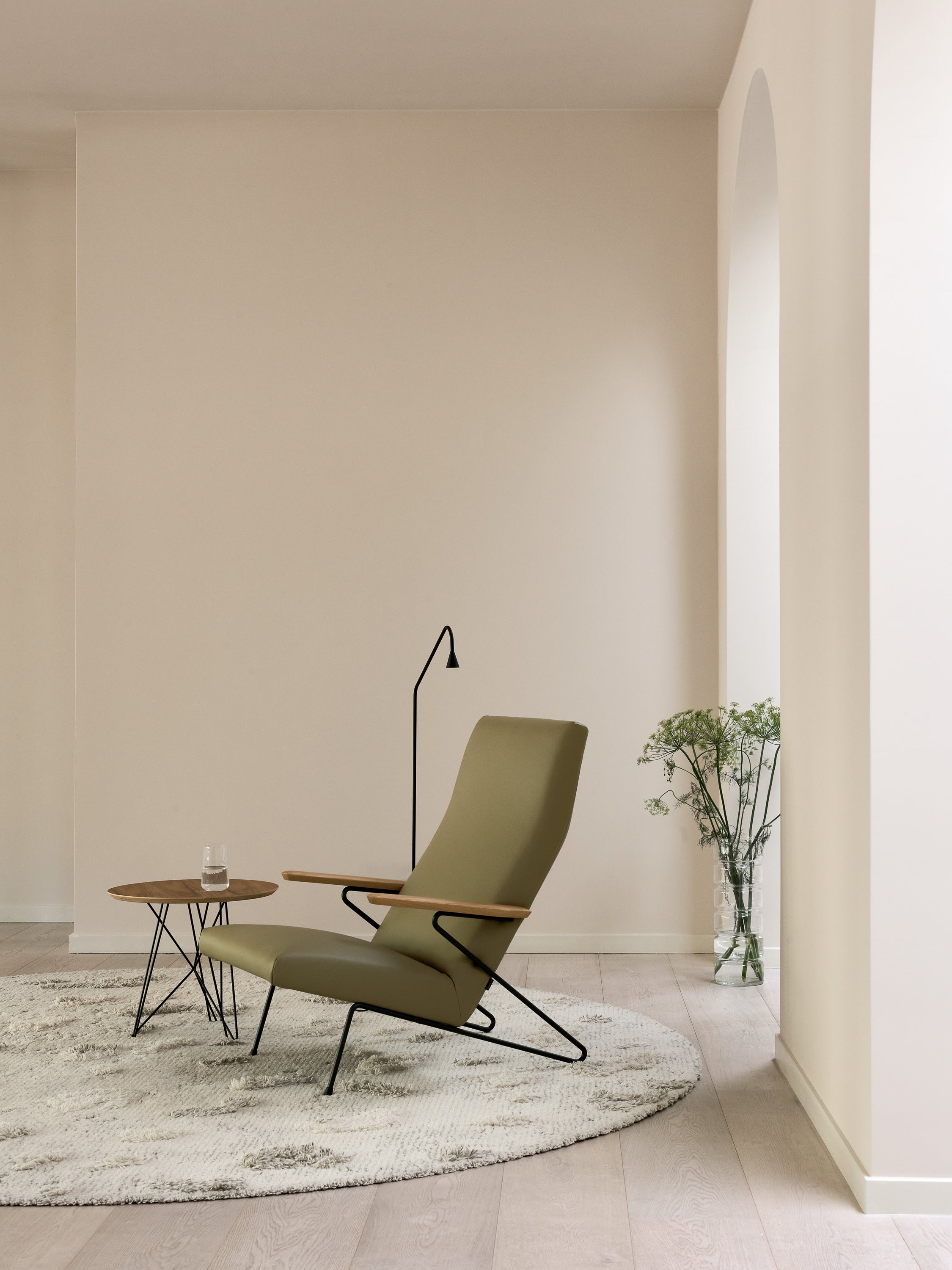 2041 Elzerd armchair